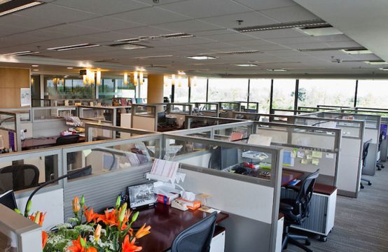Ready to move Office Space for rent in Udyog Vihar, Gurgaon,